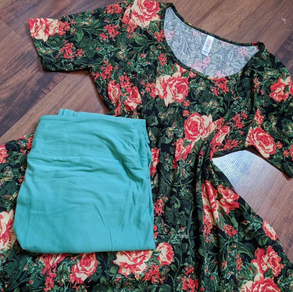 LuLaRoe S Perfect (LEGGINGS NOT INCLUDED)